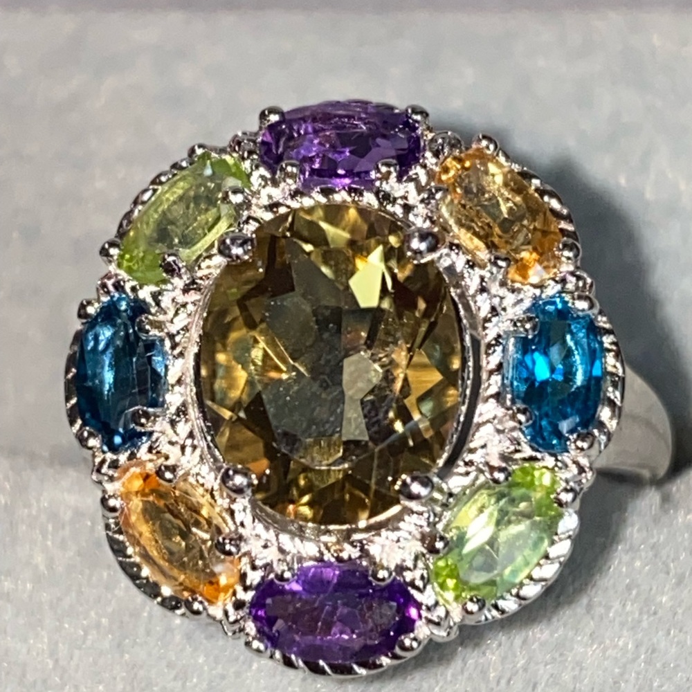 Beautiful Gemstone Ring - image 6